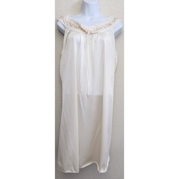 Vintage Cream Embroidered 2 Piece Nightgown & Robe Set Medium Lightweight Soft - Picture 3 of 9